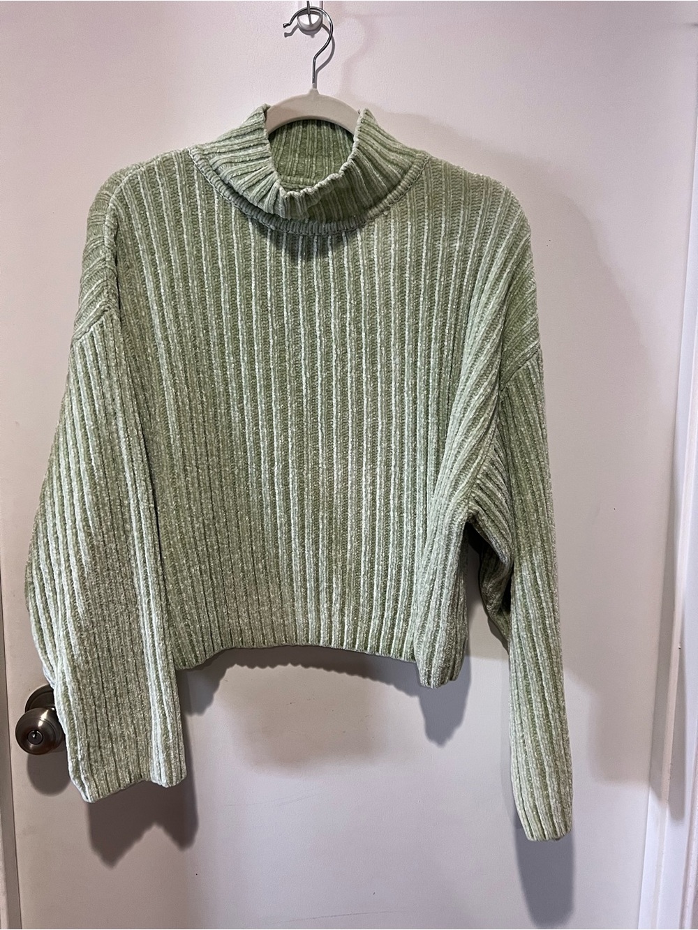 H&M Ribbed Cropped Turtleneck Sweater - Light Sage Green